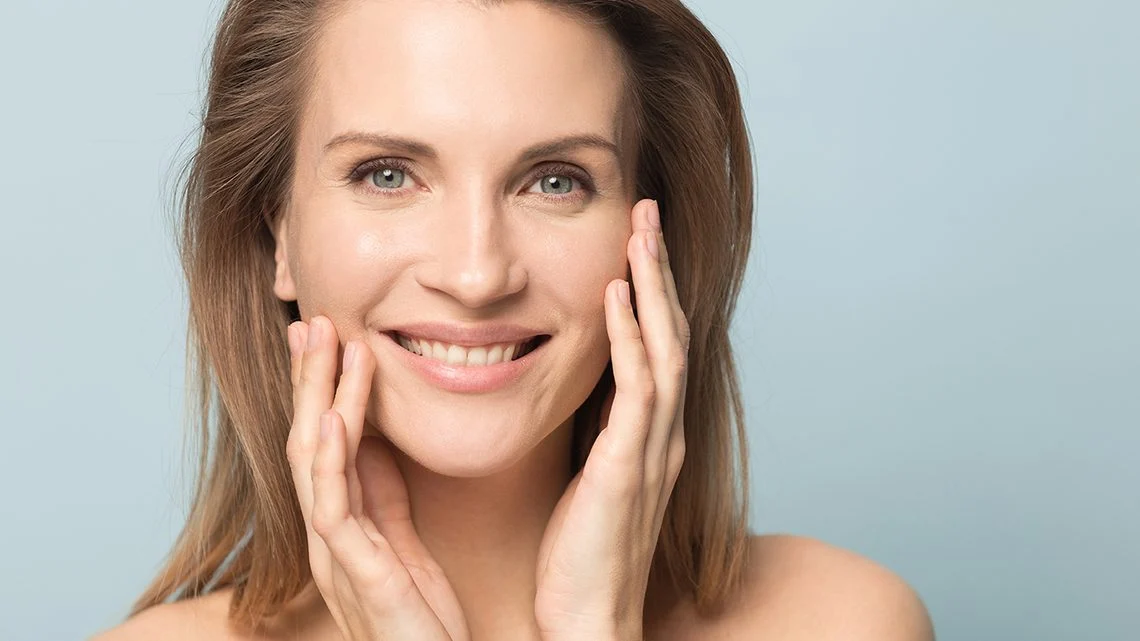 soin visage femme souriante 1